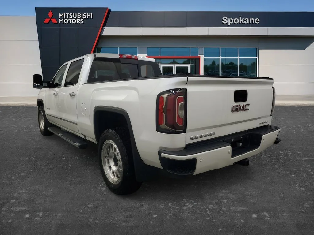 Used 2018 White Frost Tricoat GMC Denali image 3