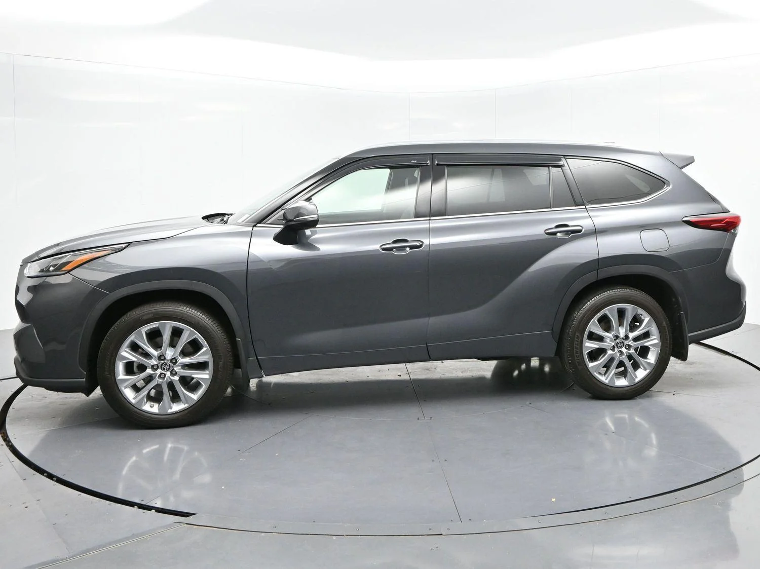Used 2021 Magnetic Gray Metallic Toyota Limited image 4