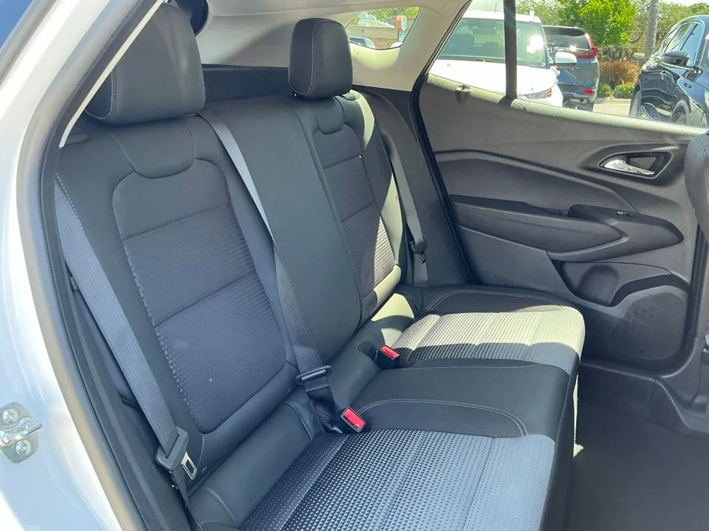 Used 2025 White Chevrolet LT image 15