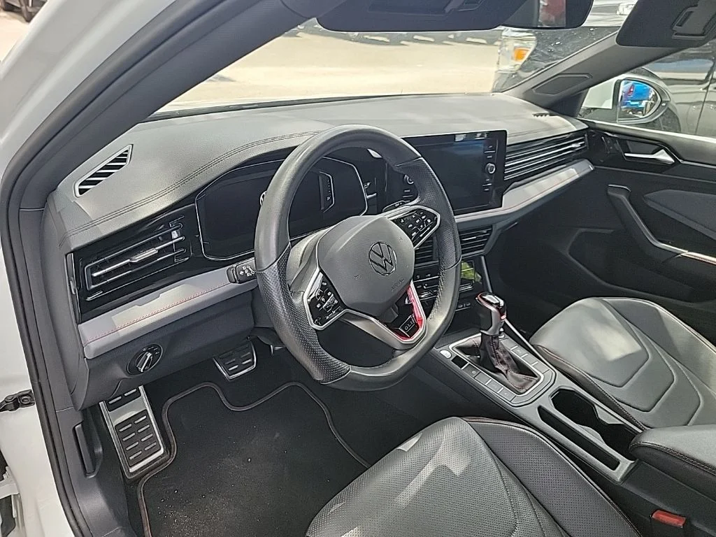 Used 2025 White Volkswagen 2.0T Autobahn image 6