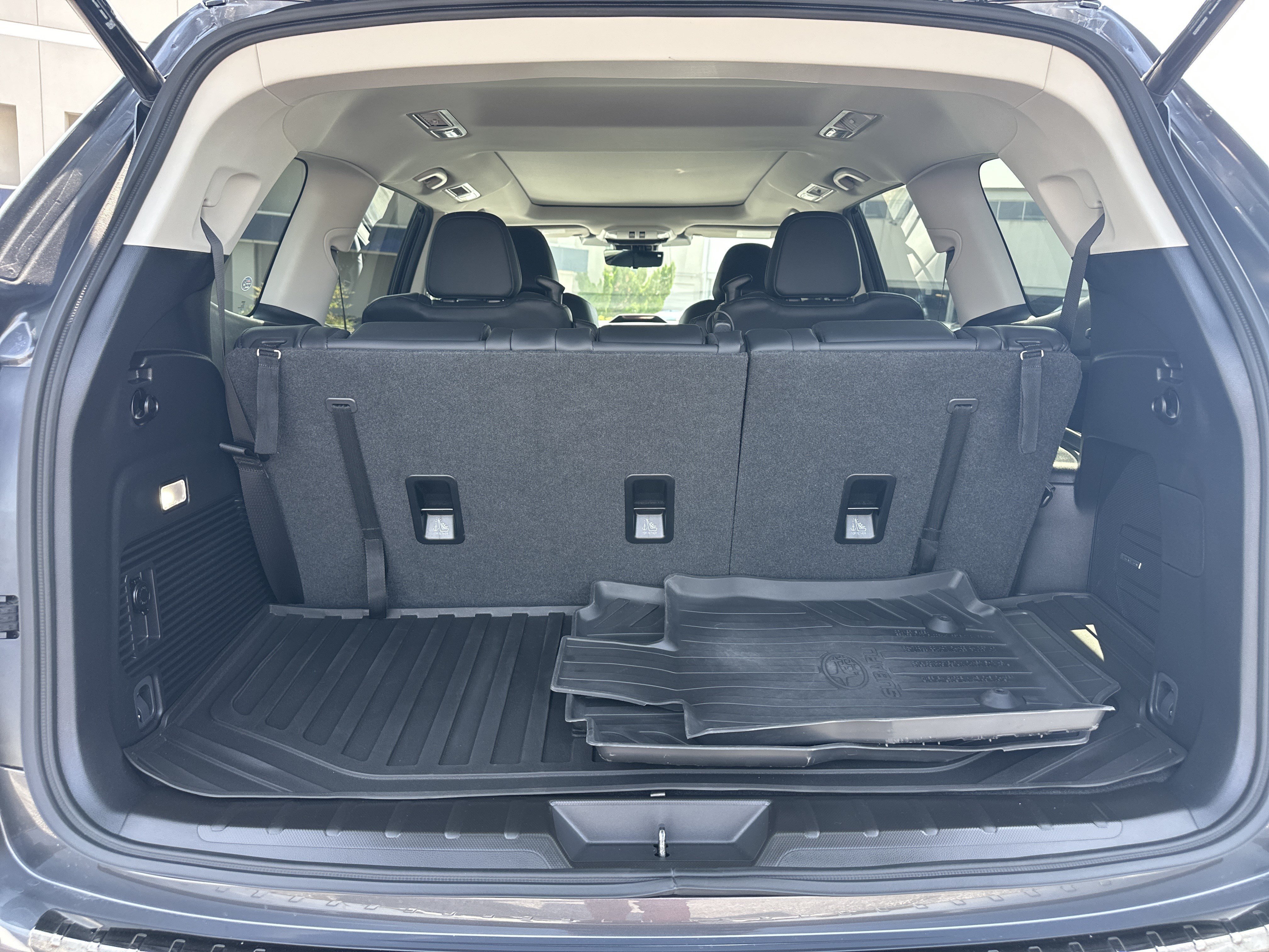 Used 2025 Magnetite Gray Metallic Subaru Onyx Edition Touring image 23