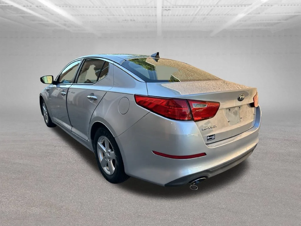 Used 2015 Silver Kia LX image 3