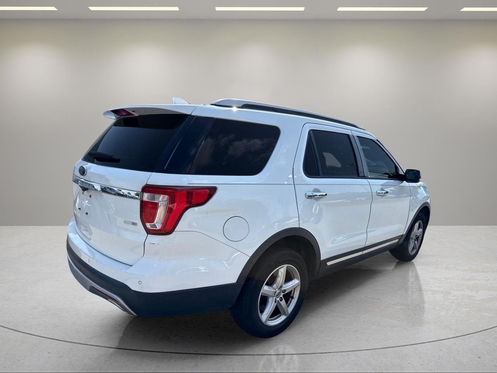 Used 2016 Oxford White Ford XLT image 18