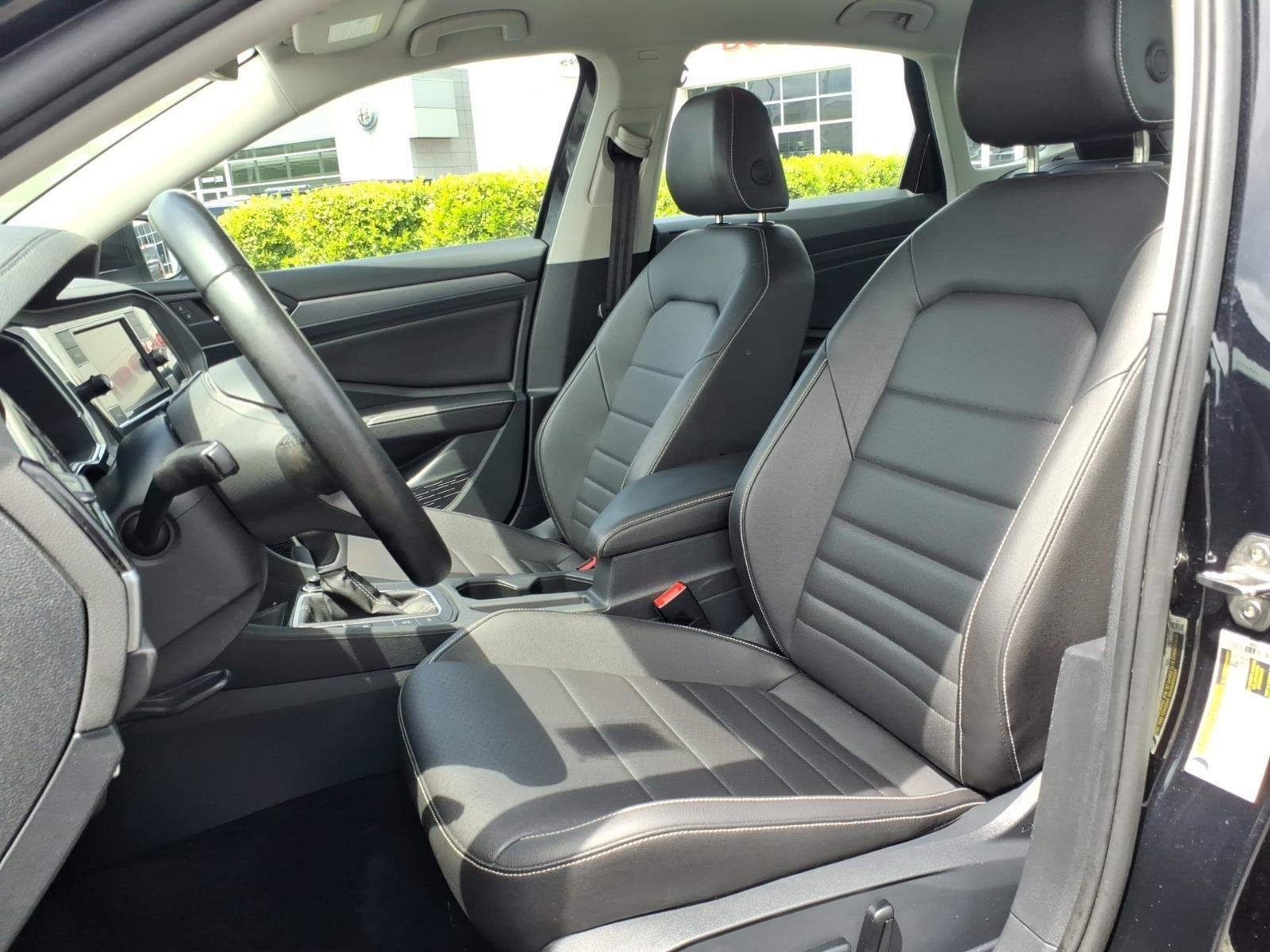 Used 2024  Volkswagen SE image 17