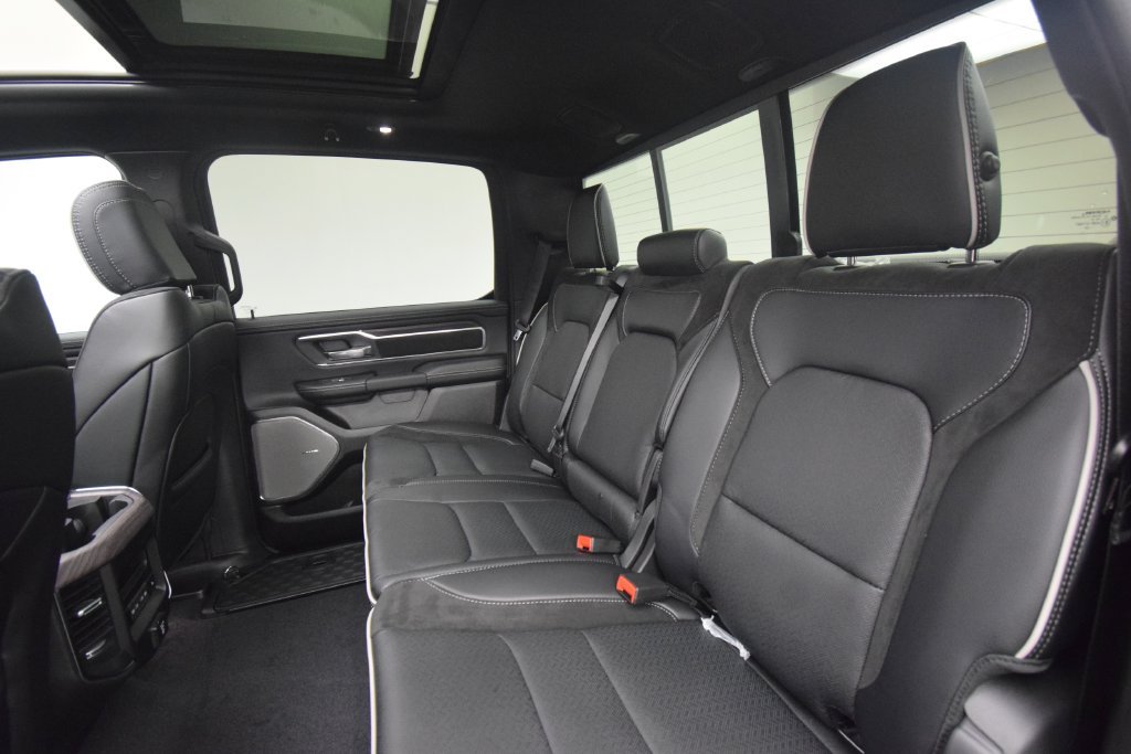 New 2027 Diamond Black Crystal Pearl-Coat Exterior Paint RAM Laramie image 38