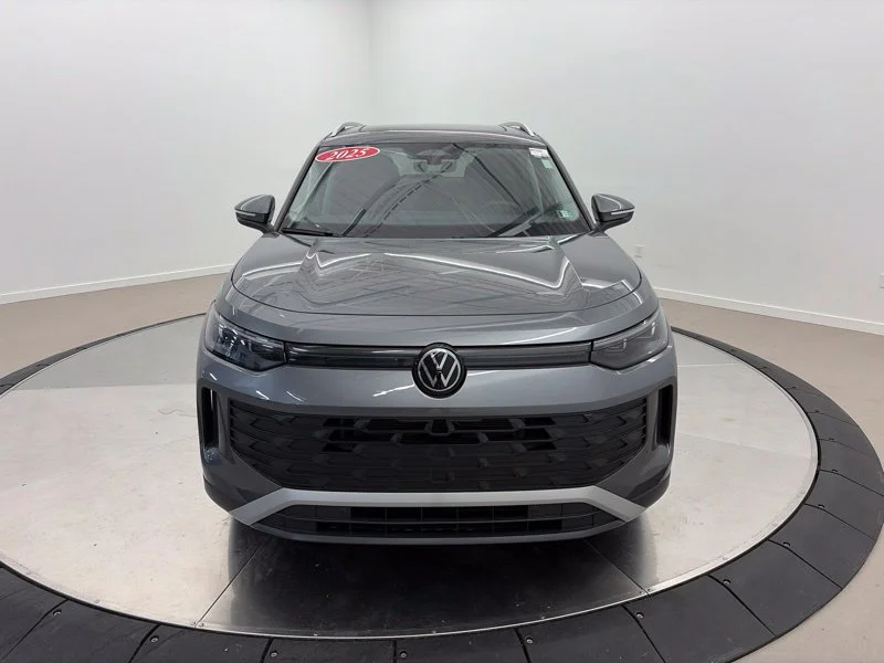 Used 2025 Gray Volkswagen 2.0T SE image 8