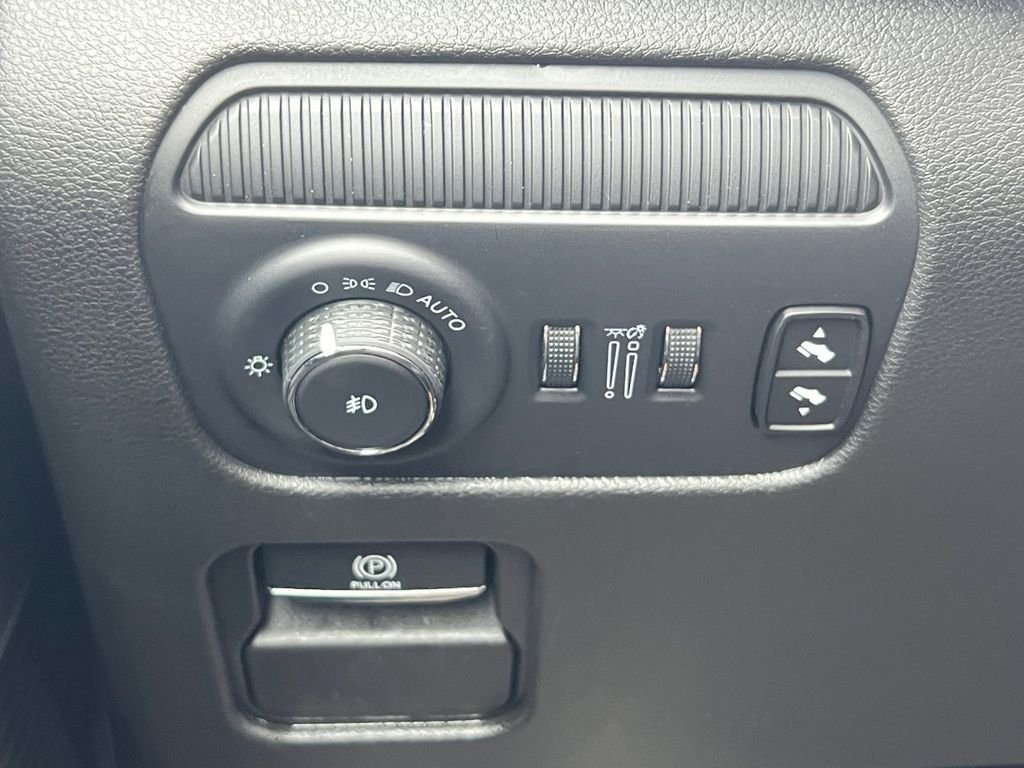 Used 2024 White Jeep Series II image 25