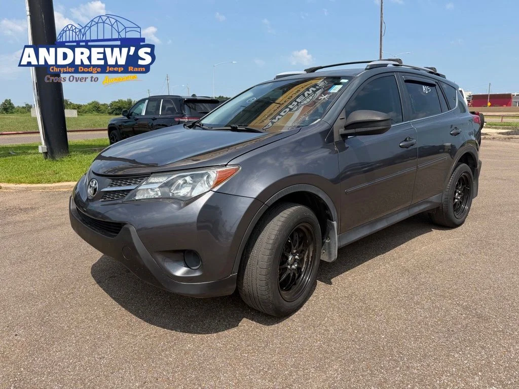 Used 2015 Gray Toyota LE image 1