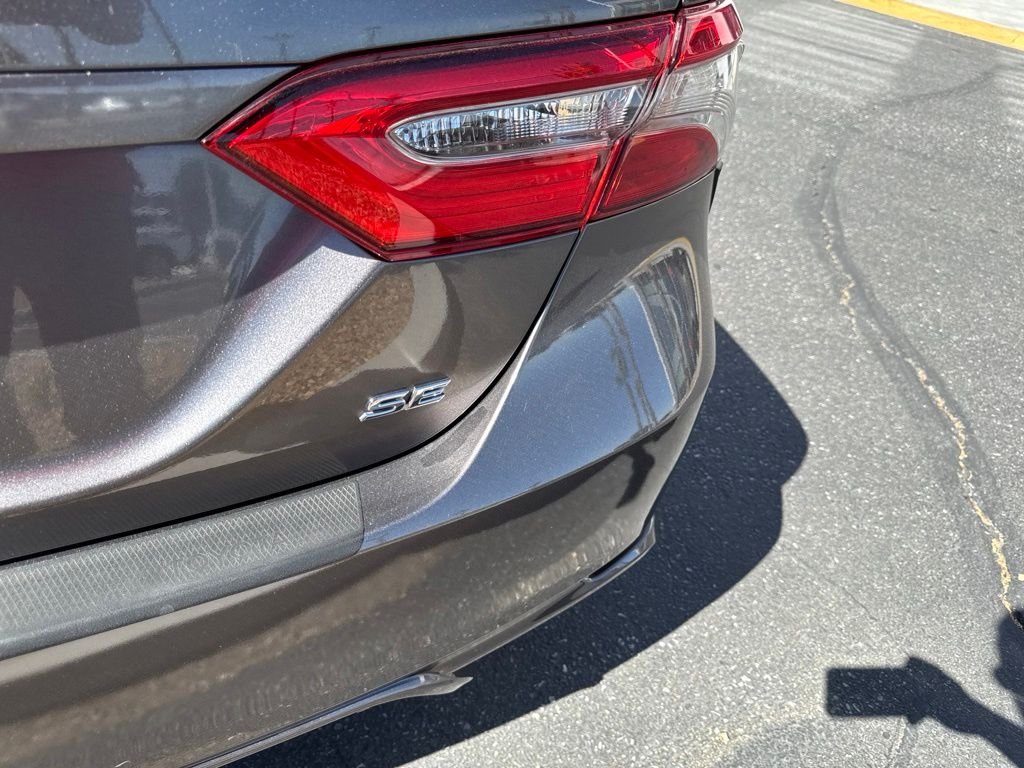 Used 2018 Gray Toyota SE image 8