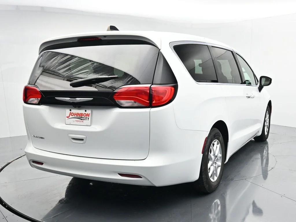 Used 2023 White Chrysler LX image 5