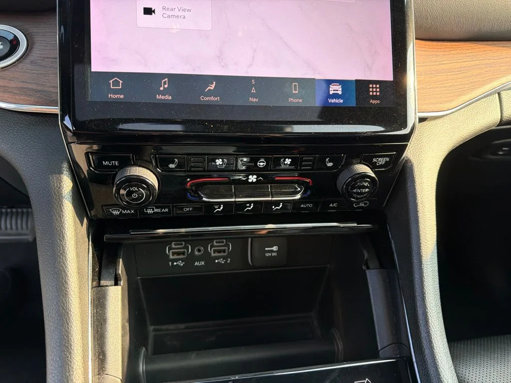 Used 2024 Silver Jeep Summit image 15