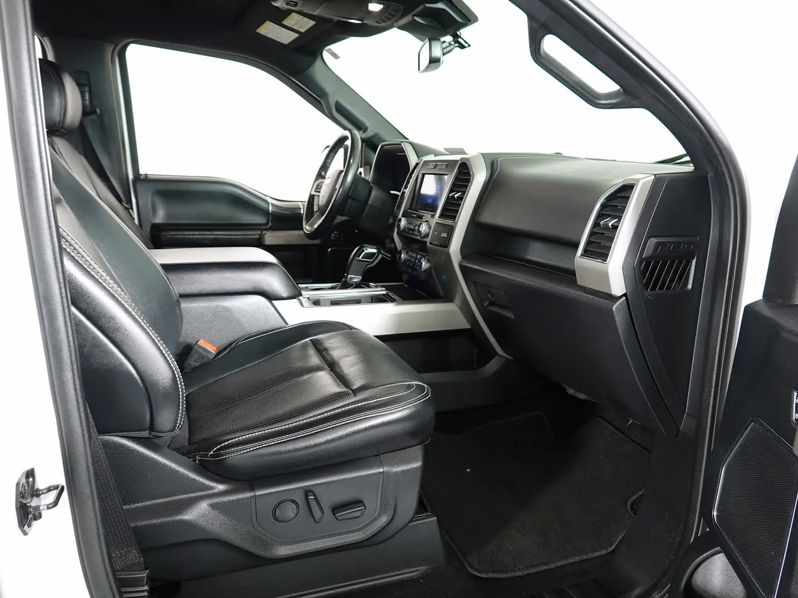 Used 2019 Oxford White Ford LARIAT image 15