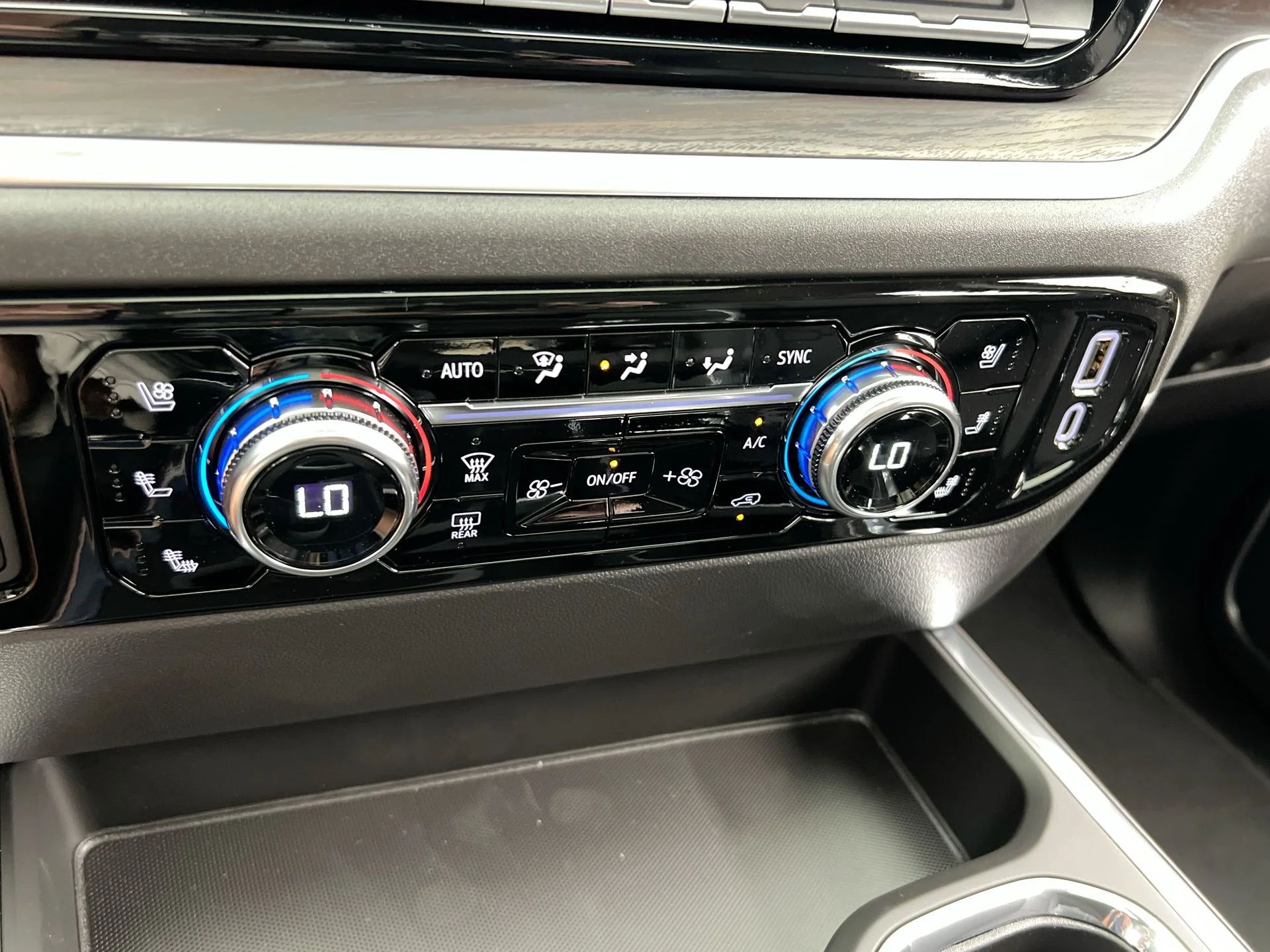 2026 GMC Sierra 1500 SLT - Photo 72