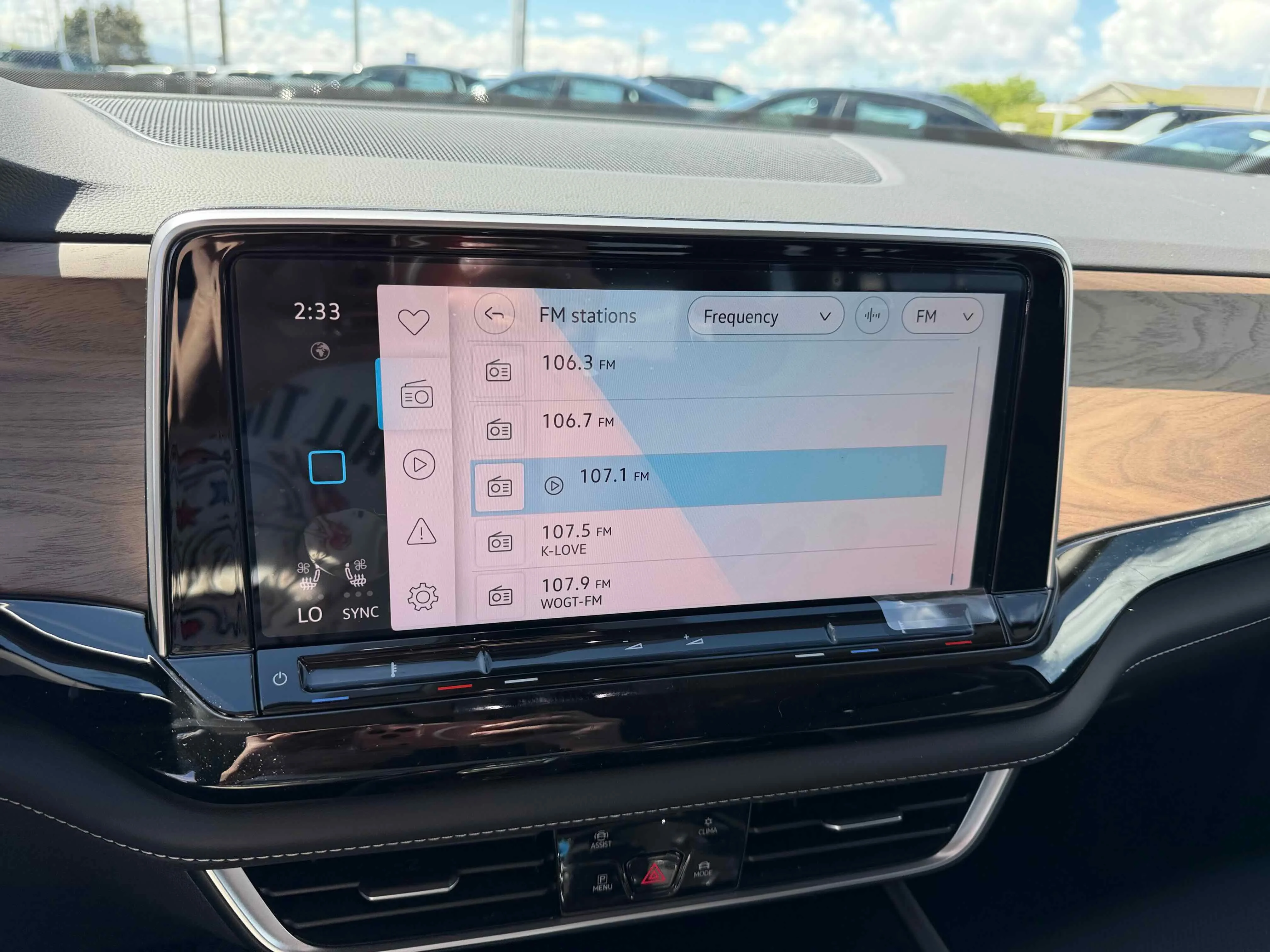 New 2026 Green Volkswagen 2.0T SE w/Technology image 19