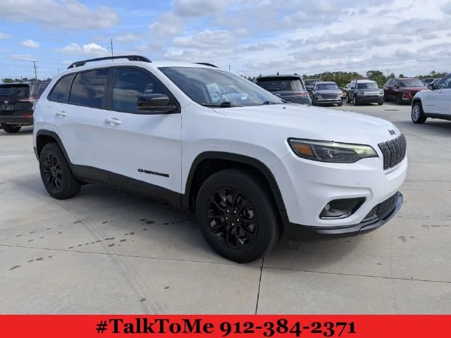 Used 2023 White Jeep Altitude image 1