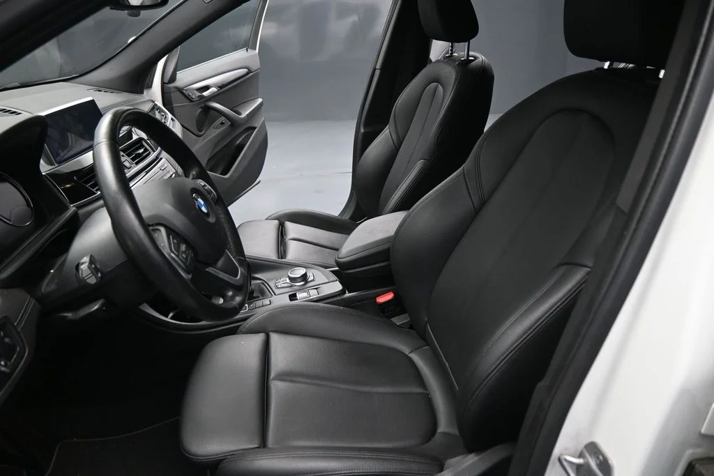 Used 2020 White BMW sDrive28i image 10