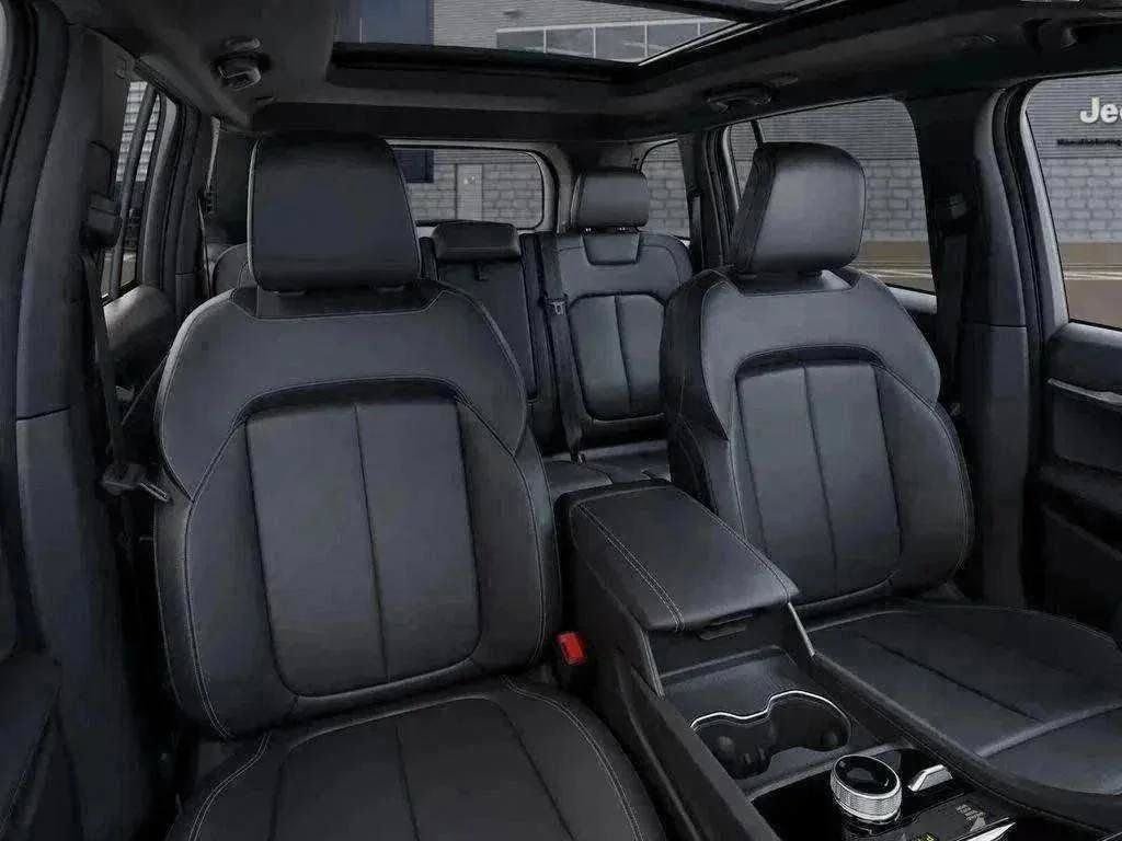 New 2026 Bright White Clear-Coat Exterior Paint Jeep Limited image 41