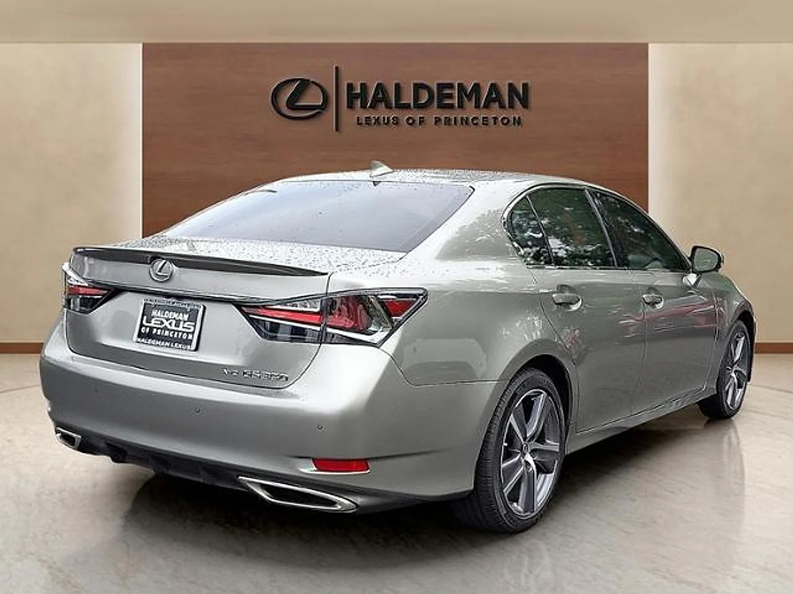 Used 2020 Atomic Silver Lexus  image 6