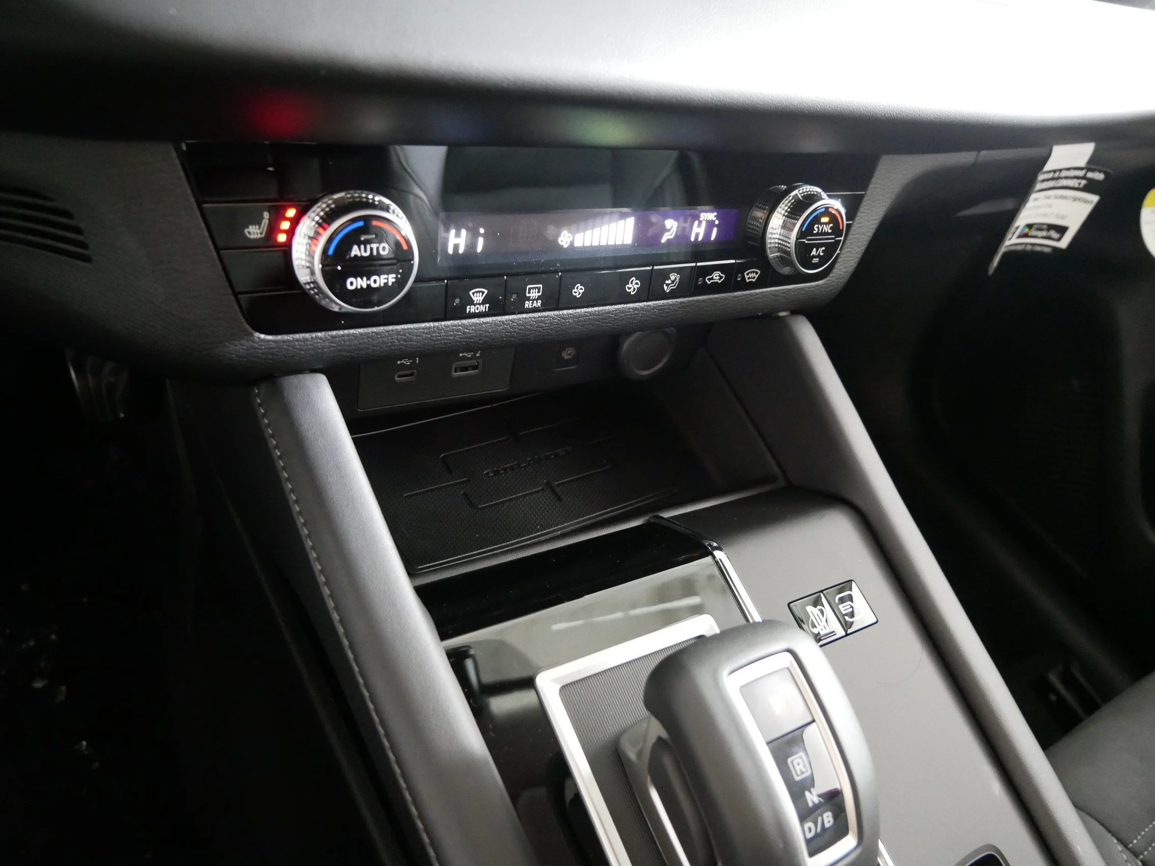2025 Mitsubishi Outlander Plug-in Hybrid SE - Photo 7