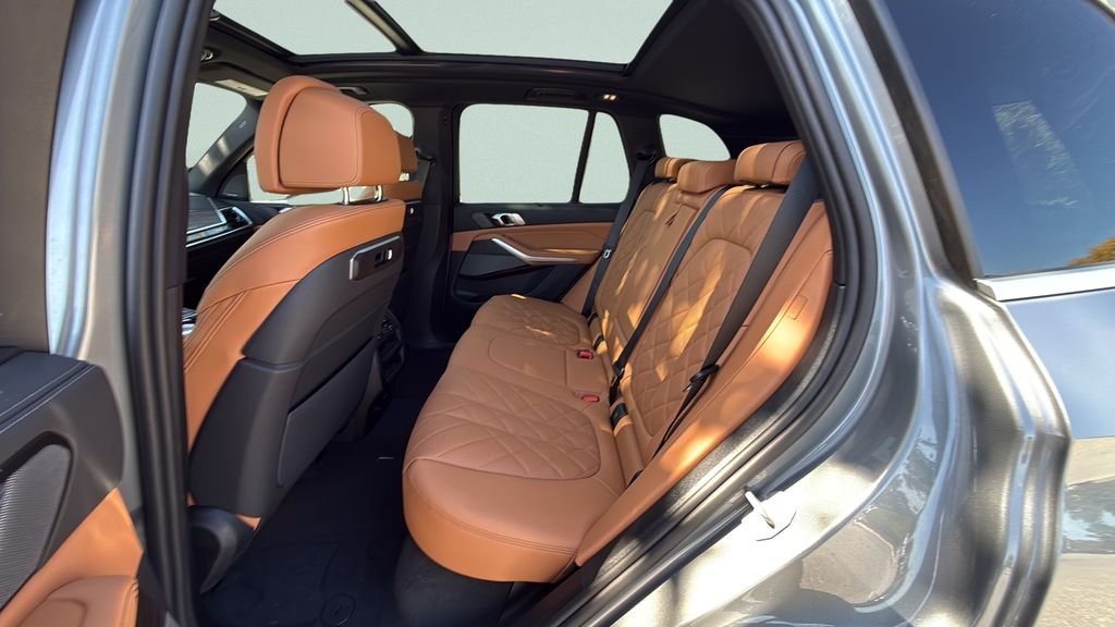 New 2026 Skyscraper Grey Metallic BMW sDrive40i image 17