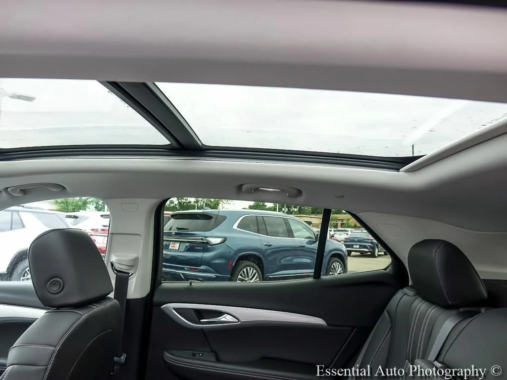 New 2026 Iridescent White Tricoat Buick Avenir image 13