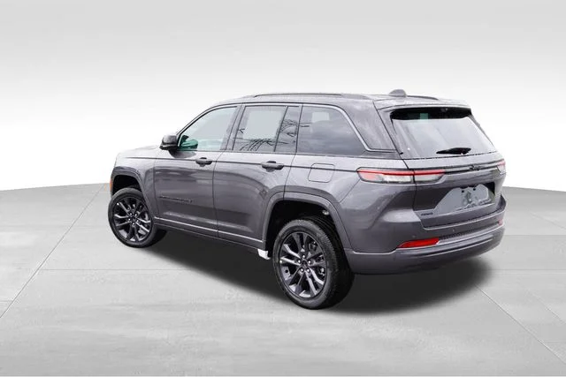 New 2026 Baltic Gray Metallic Clear-Coat Exterior Paint Jeep Limited Reserve image 5