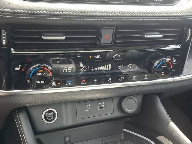 Used 2023 Gray Nissan Platinum image 18