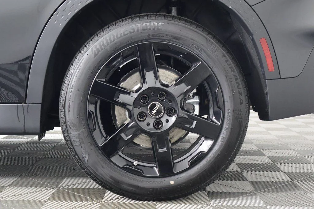 New 2027 Midnight Black MINI Signature Plus image 10