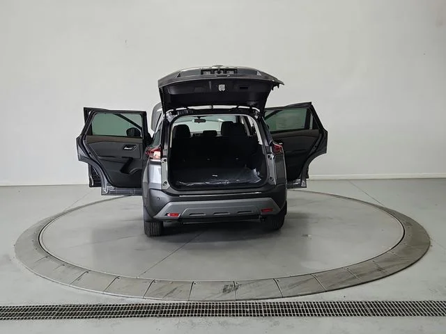 Used 2023 Gray Nissan SV image 13