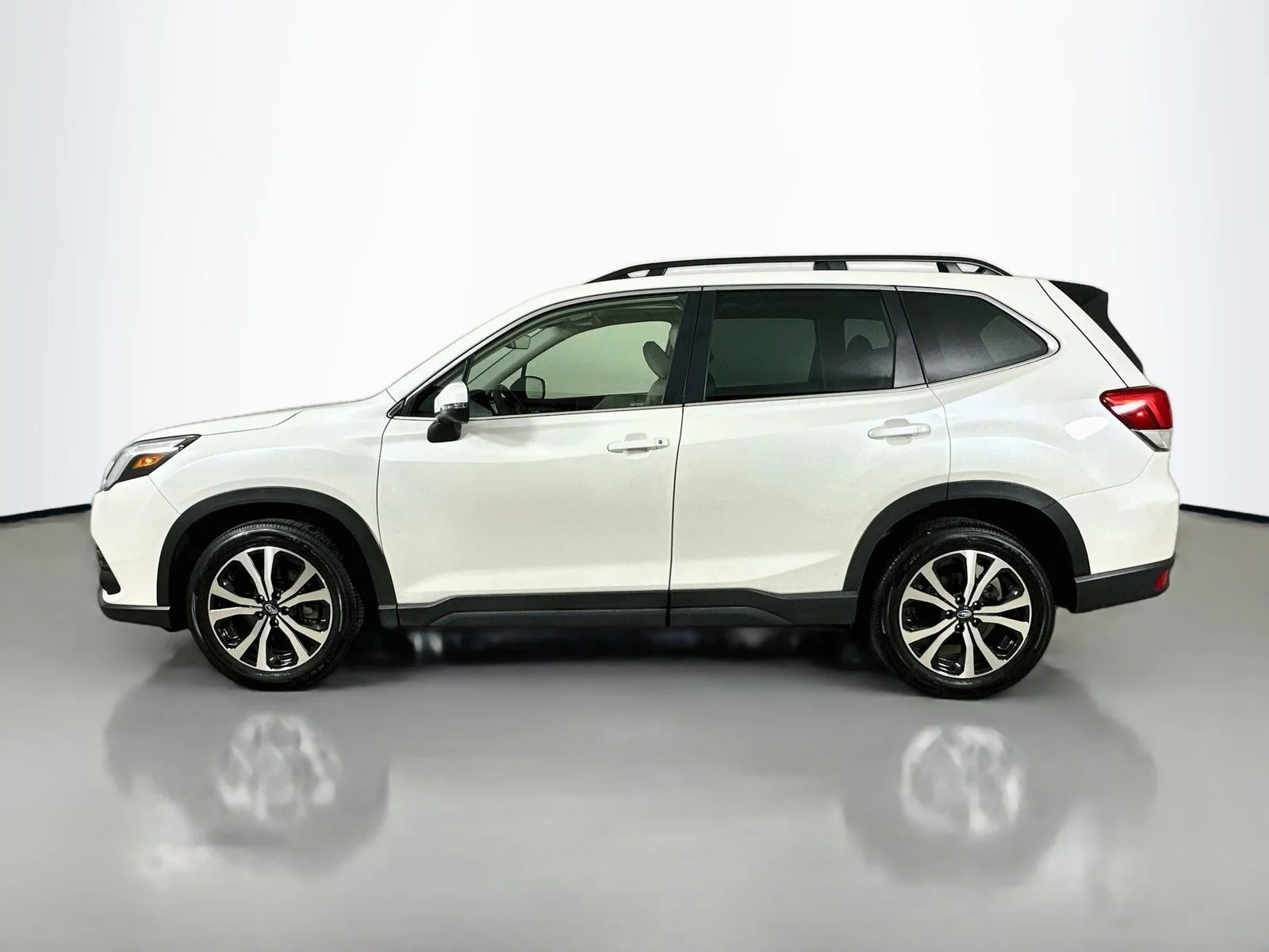 Used 2024 White Subaru  image 8