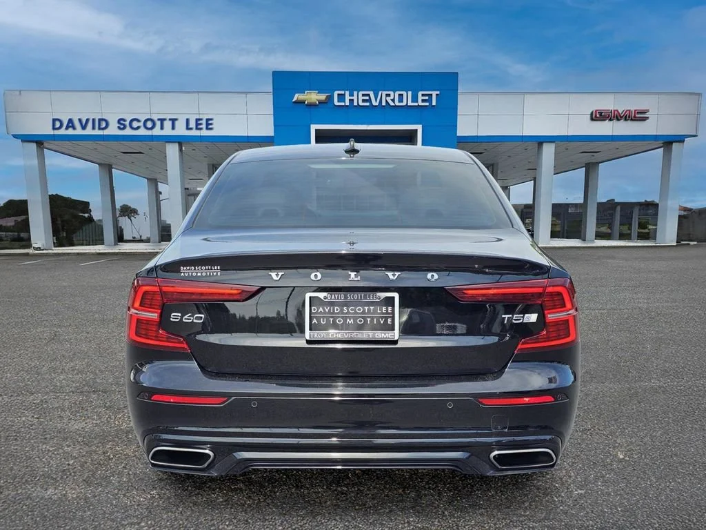 Used 2020 Black Stone Volvo R-Design image 10