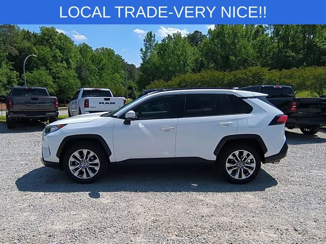 Used 2019 White Toyota XLE Premium image 2