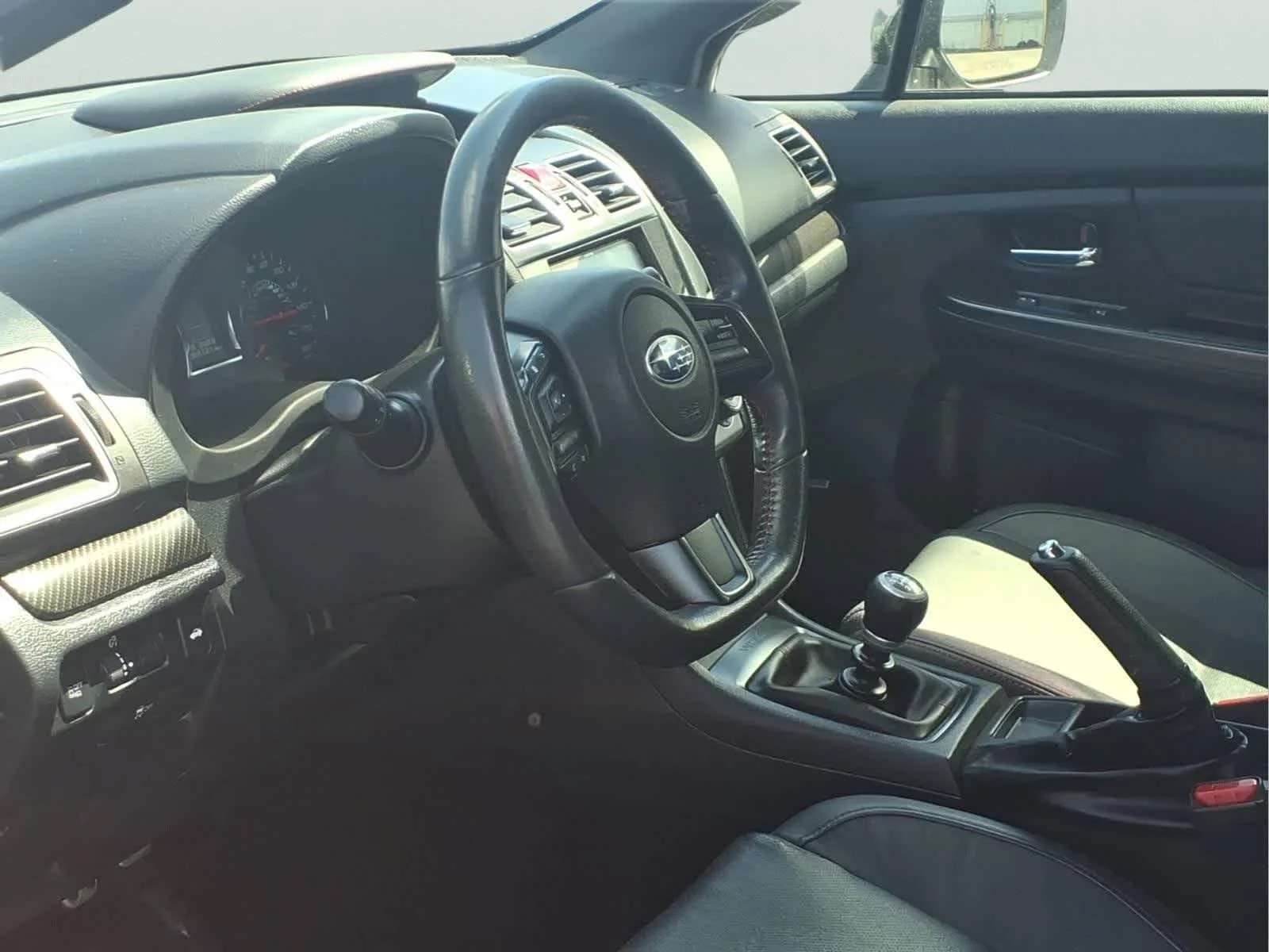 Used 2018 Ice Silver Metallic Subaru Limited image 14