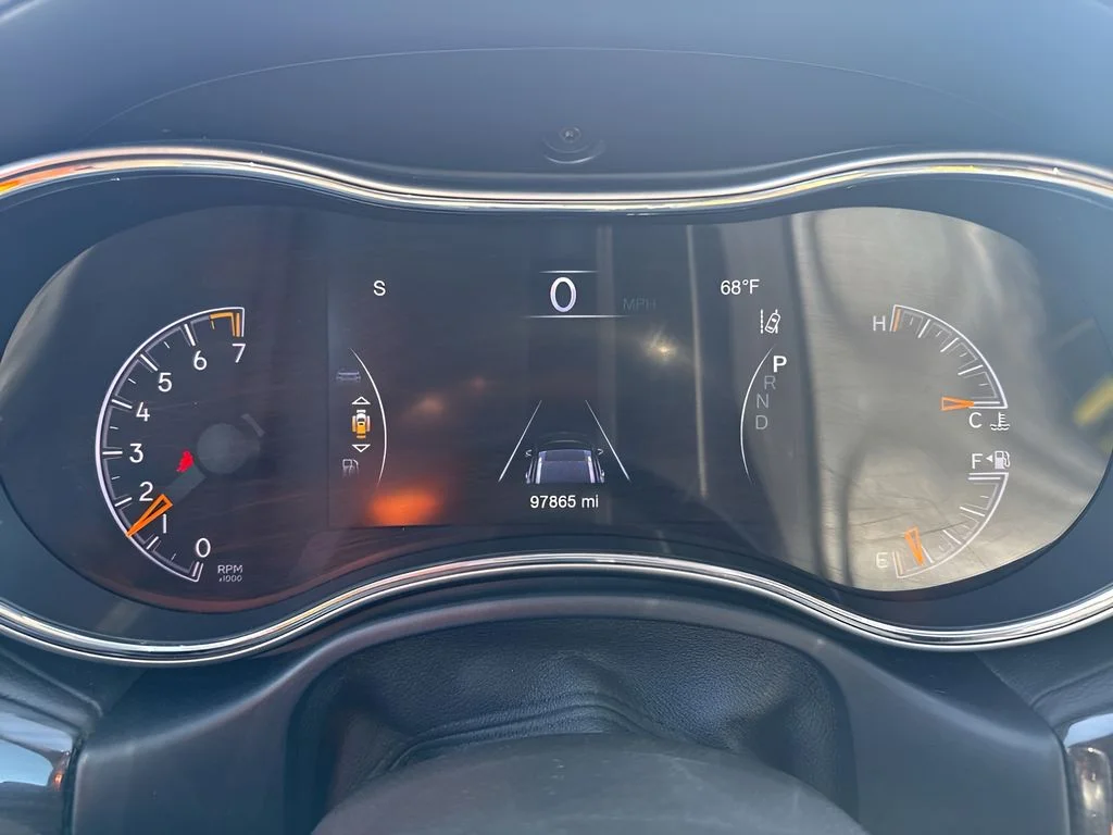 Used 2018 Ivory 3-Coat Jeep Overland image 26
