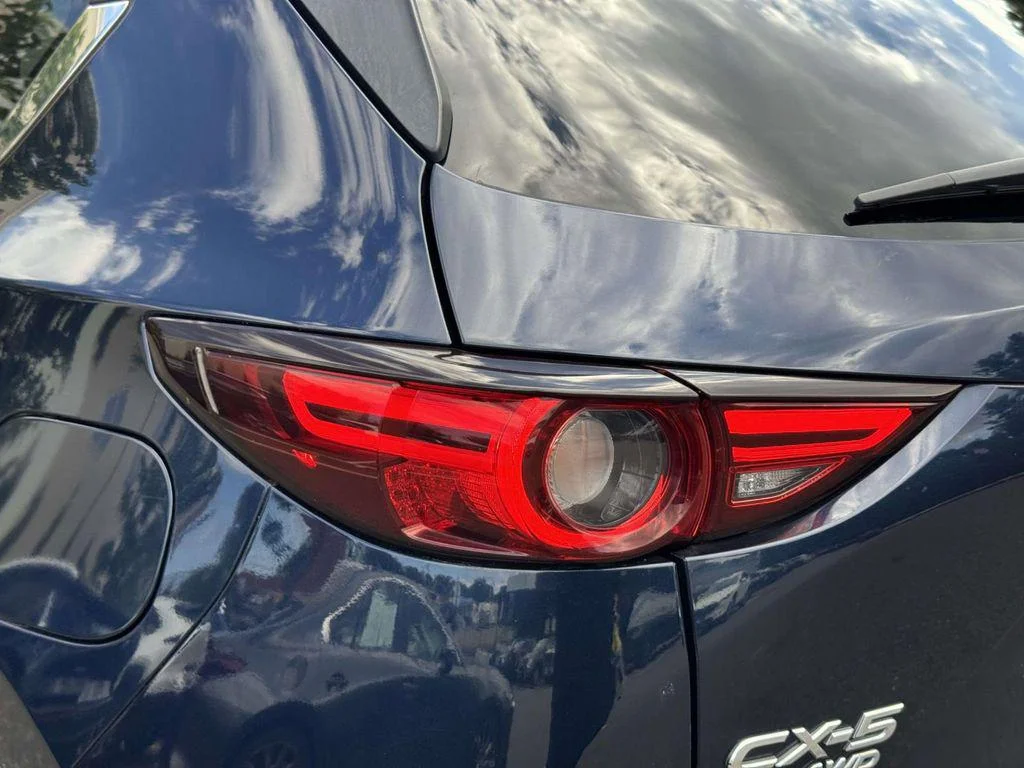 Used 2018 Deep Crystal Blue Mica Mazda Grand Touring image 15
