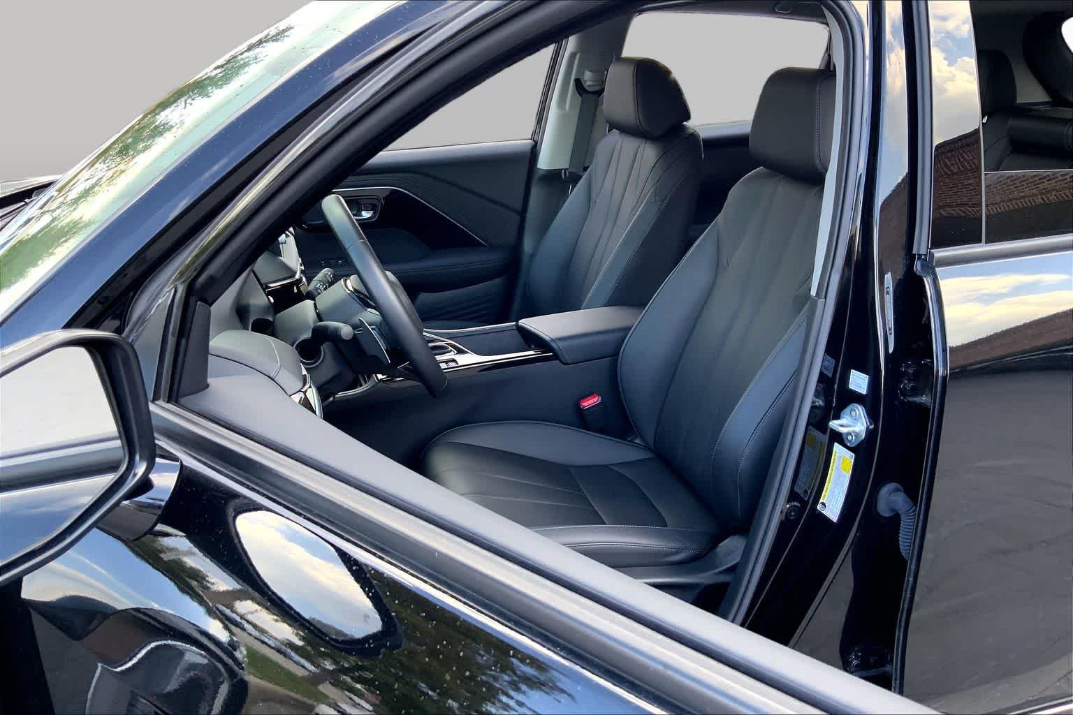 Used 2025 Crystal Black Pearl Acura  image 8