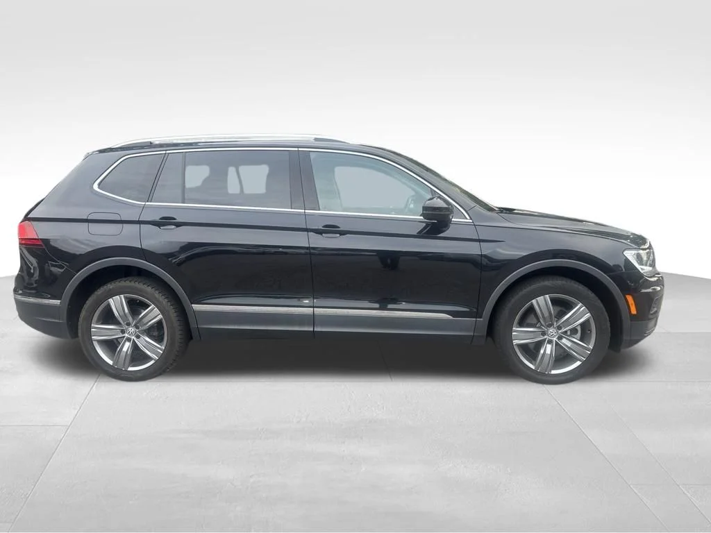 Used 2021 Black Volkswagen 2.0T SEL image 33