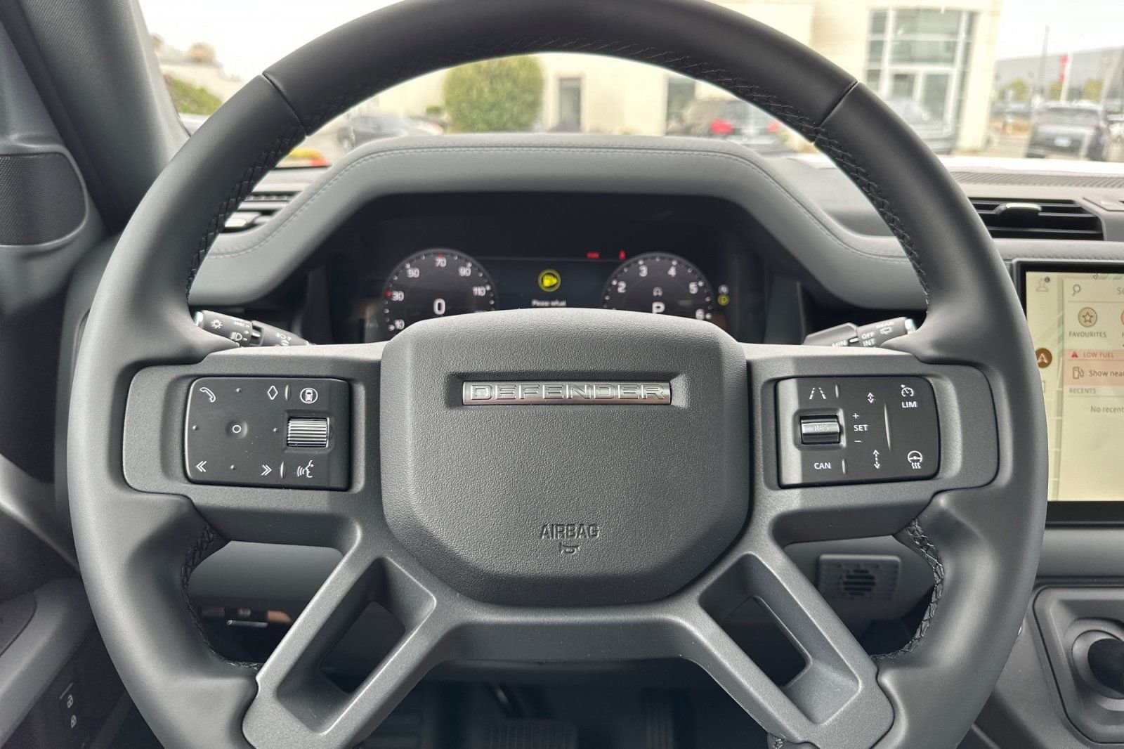 Used 2025  Land Rover S image 24