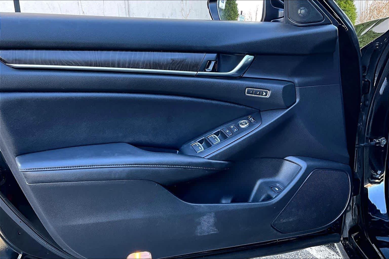 Used 2021 Crystal Black Pearl Honda Touring image 21