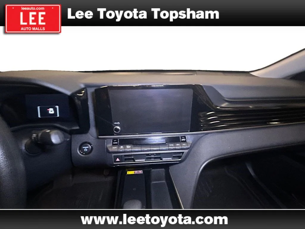 Used 2025 Ice Toyota LE image 10