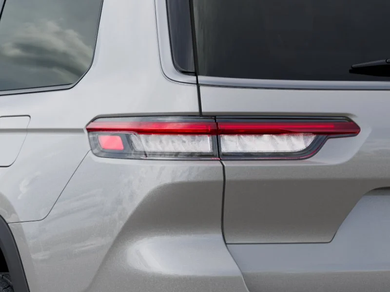 New 2026 Silver Zynith Exterior Paint Jeep Limited image 9