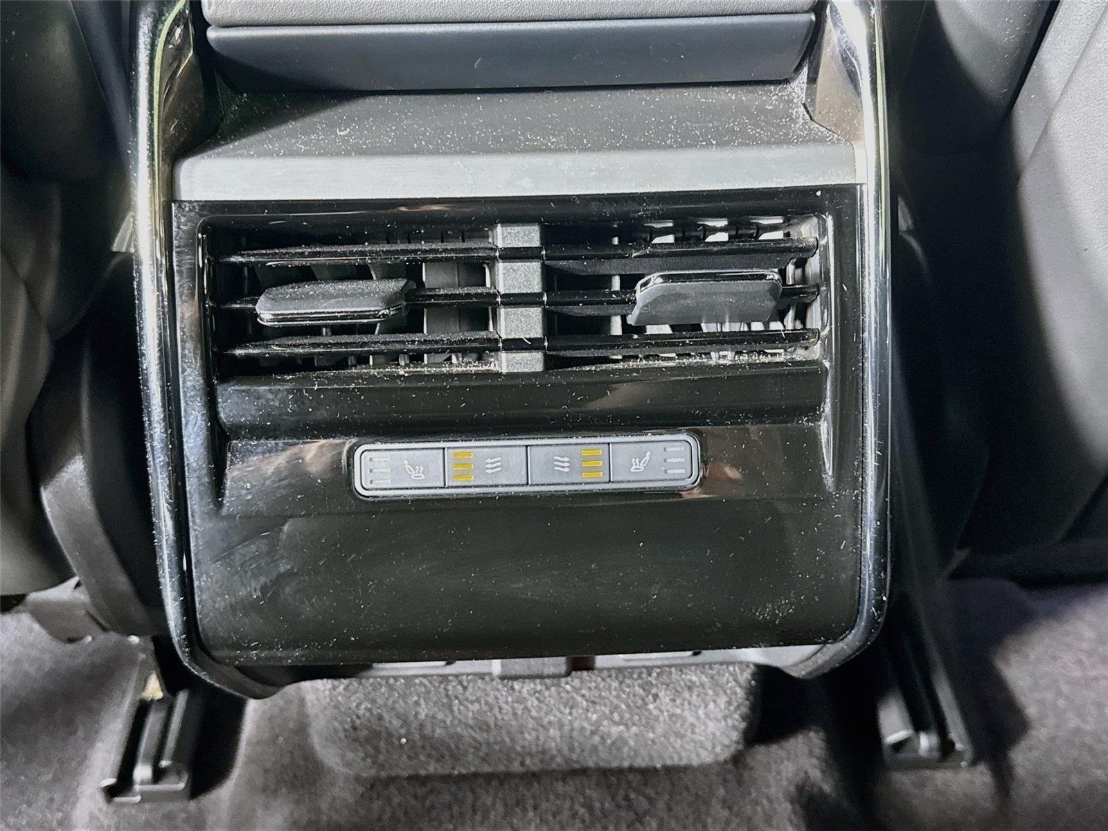 Used 2025 Santorini Black Metallic Land Rover SE image 27