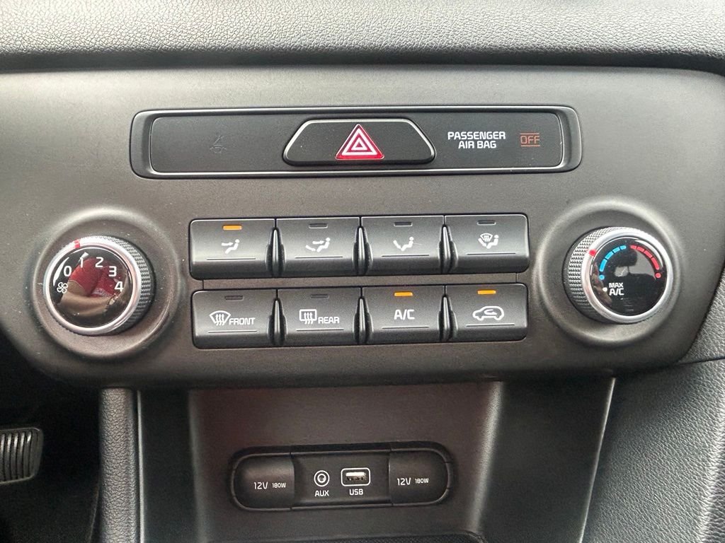 Used 2018 White Kia LX image 23