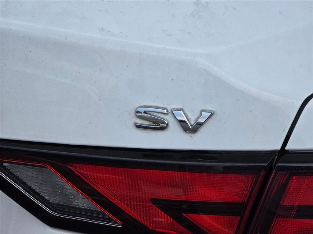 Used 2021 White Nissan SV image 14