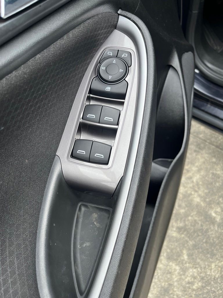 Used 2022 Gray Chevrolet LS image 26