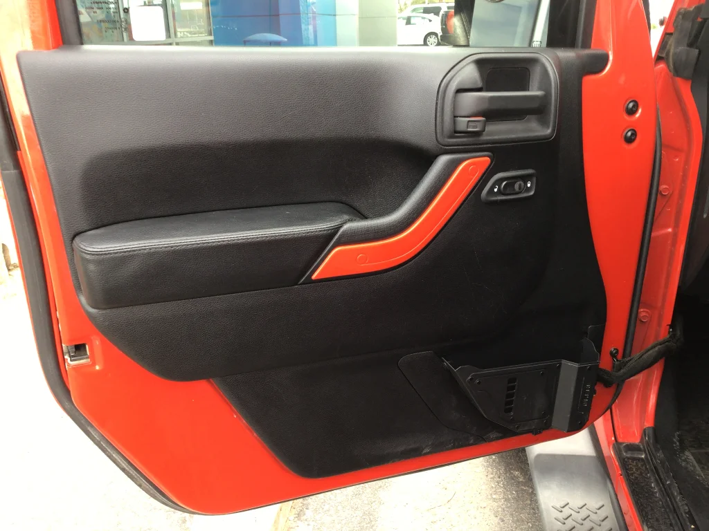 Used 2014 Red Jeep Unlimited Sahara image 9