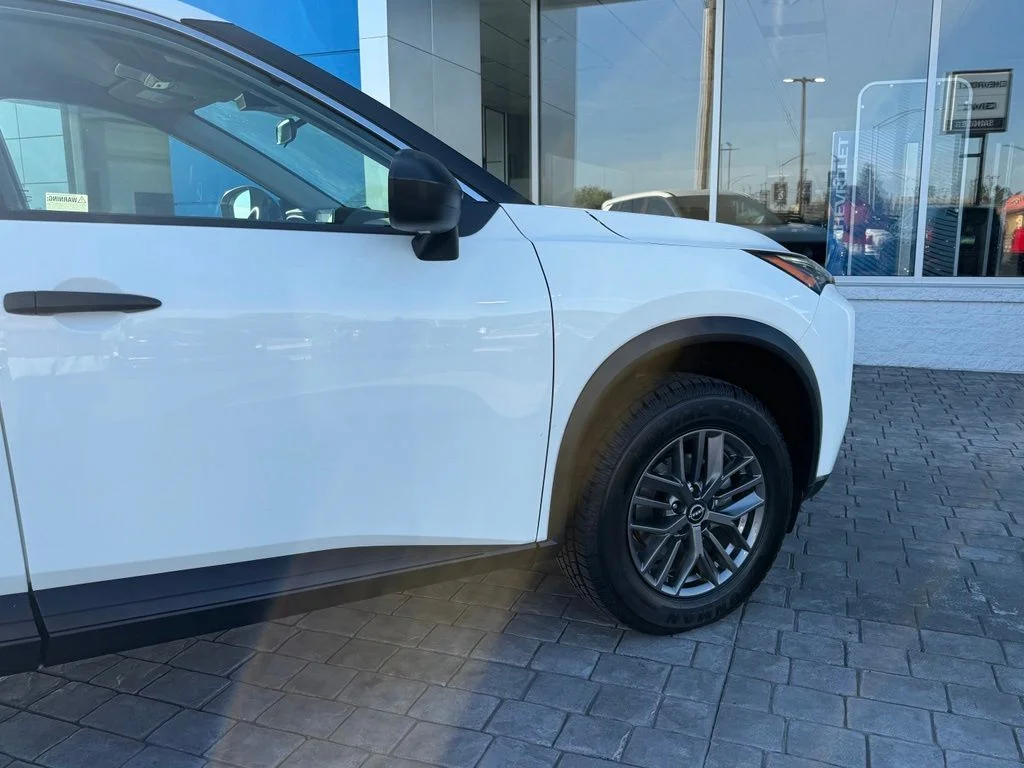 Used 2023 White Nissan S image 13