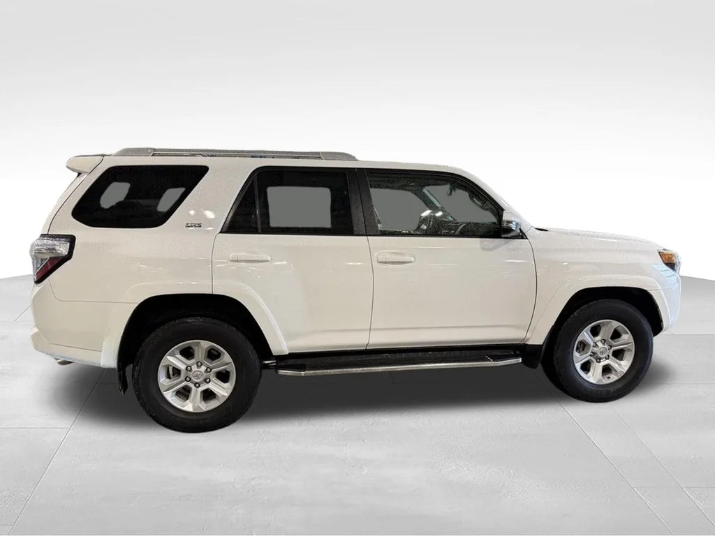 Used 2015 White Toyota SR5 Premium image 29