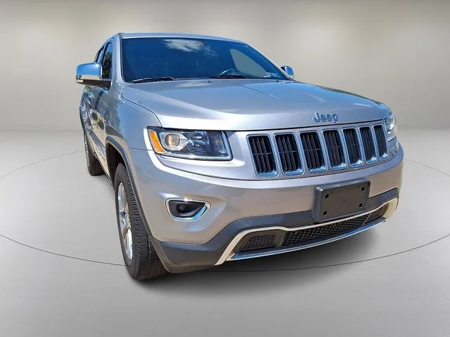 Used 2016 Silver Jeep Limited image 2
