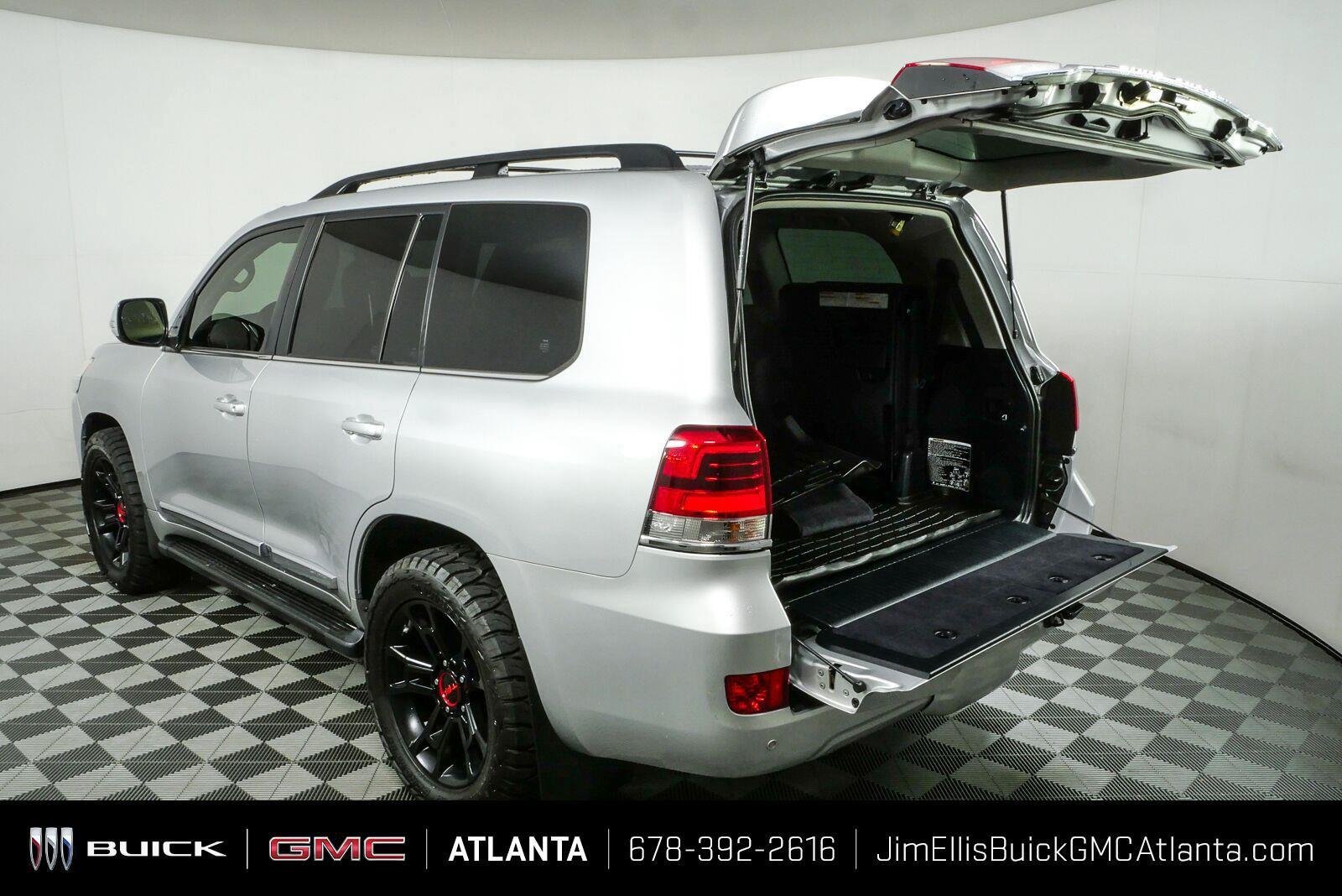 Used 2017 Classic Silver Metallic Toyota Base image 37